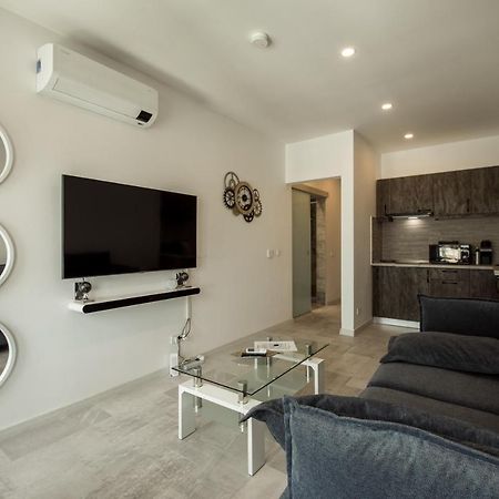 Fancy Penthouse Studio With Lakeview W10 Bukarest Eksteriør billede