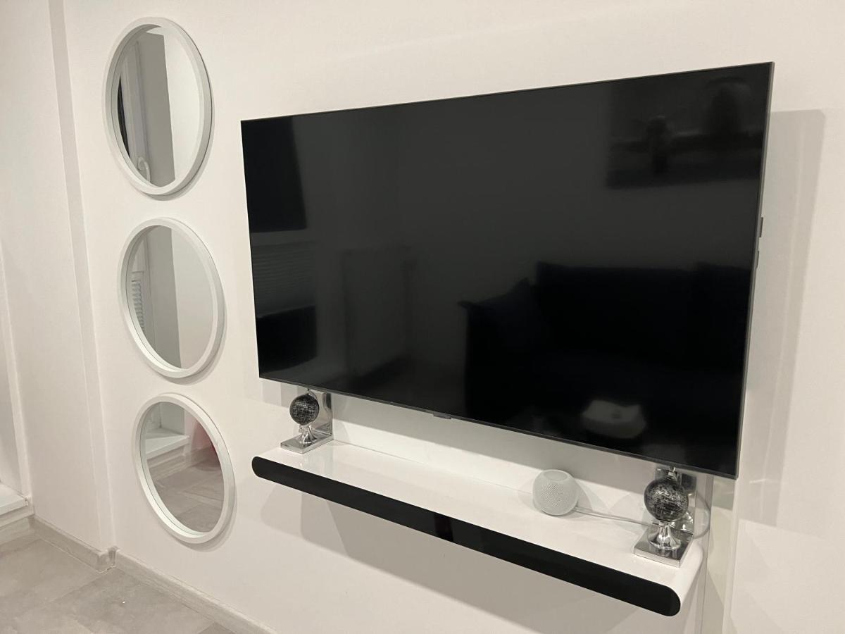 Fancy Penthouse Studio With Lakeview W10 Bukarest Eksteriør billede